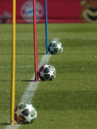 04.03.2025, Champions League, FC Bayern Muenchen Abschlusstraining, Fussball, im Bild: Champions League Baelle