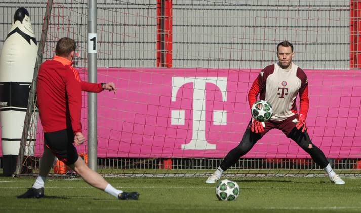 04.03.2025, Champions League, FC Bayern Muenchen Abschlusstraining, Fussball, im Bild: Michael Rechner (FC Bayern Muenchen) und Manuel Neuer (FC Bayern Muenchen)