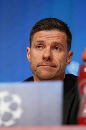 Xabi Alonso (Bayer 04 Leverkusen, Chef-Trainer) bei der Pressekonferenz, GER, Internationale Pressekonferenz, Bayer 04 Leverkusen, Fussball, UEFA Champions League, Achtelfinale Hinspiel, Saison 2024 2025, 04.03.2025, GER, Internationale Pressekonferenz, Bayer 04 Leverkusen, Fussball, UEFA Champions League, Achtelfinale Hinspiel, Saison 2024 2025, 04.03.2025 Muenchen Copyright: xEibner-Pressefoto JennixMaulx EP_JML