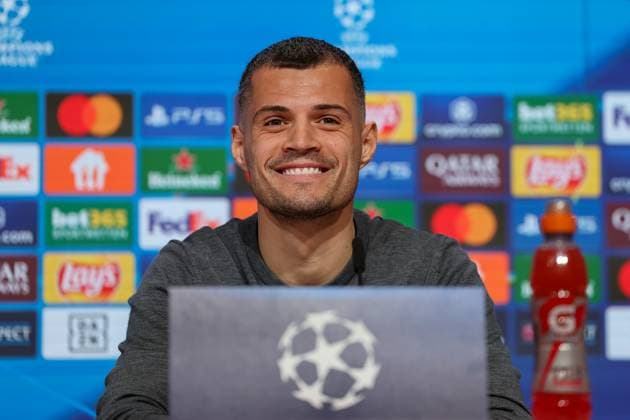 Sport Bilder des Tages Granit Xhaka (Bayer 04 Leverkusen, 34) lachend bei der Pressekonferenz, GER, Internationale Pressekonferenz, Bayer 04 Leverkusen, Fussball, UEFA Champions League, Achtelfinale Hinspiel, Saison 2024 2025, 04.03.2025, GER, Internationale Pressekonferenz, Bayer 04 Leverkusen, Fussball, UEFA Champions League, Achtelfinale Hinspiel, Saison 2024 2025, 04.03.2025 Muenchen *** Granit Xhaka Bayer 04 Leverkusen, 34 laughing at the press conference, GER, International Press Conference, Bayer 04 Leverkusen, Football, UEFA Champions League, Round of 16 first leg, 2024 2025 season, 04 03 2025, GER, International Press Conference, Bayer 04 Leverkusen, Football, UEFA Champions League, Round of 16 first leg, 2024 2025 season, 04 03 2025 Muenchen Copyright: xEibner-Pressefoto JennixMaulx EP_JML