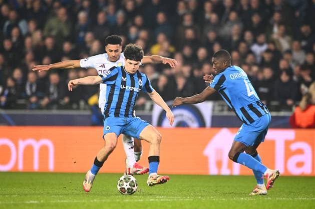 Club Brugge v Aston Villa - UEFA Champions League BRUGGE, BELGIUM - MARCH 04 : Sabbe Kyriani defender of Club Brugge, Watkins Ollie forward of Aston Villa, Ordonez Joel defender of Club Brugge in action during the UEFA Champions League 2024 25 round of 16 match first round between Club Brugge and Aston Villa on March 4, 2025 in Brugge, Belgium, 04 03 2025 Brugge Belgium  Copyright: xGvgx