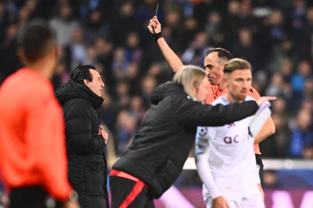 Club Brugge v Aston Villa - UEFA Champions League BRUGGE, BELGIUM - MARCH 04 : referee Pinheiro Joao giving a yellow card to Emery Unai Head Coach of Aston Villa during the UEFA Champions League 2024 25 round of 16 match first round between Club Brugge and Aston Villa on March 4, 2025 in Brugge, Belgium, 04 03 2025 Brugge Belgium  Copyright: xGvgx