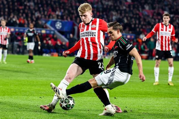 EINDHOVEN, 04-03-2025, Philips Stadium, UEFA Champions League season 2024 25, match between PSV and Arsenal, PSV player Jerdy Schouten and Arsenal player Gabriel Jesus during the match PSV - Arsenal PSV - Arsenal  x28168541x Copyright:
