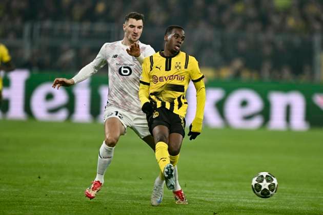 v. li. im Zweikampf Thomas Meunier (Lille OSC 12) Jamie Gittens (Dortmund 43) 04.03.2025 Fussball, Champions League, Borussia Dortmund vs Lille OSC, Signal Iduna Park, Dortmund,