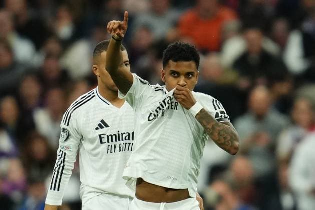 ESP: Real Madrid v Atletico de Madrid. UEFA Champions League match. Round of 16. Fist Leg. Rodrygo Goes of Real Madrid celebrates the 1-0 during the UEFA Champions League match, Round of 16, first leg, between Real Madrid and Atletico de Madrid played at Santiago Bernabeu Stadium on March 4, 2025 in Madrid Spain. kpng Copyright: xBaguxBlancox xPRESSINPHOTOx PS_250304_UCL_RMA_ATL_015
