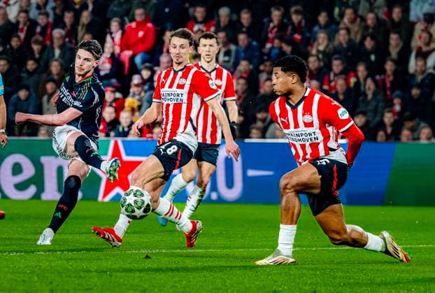 Arsenal midfielder Declan Rice, PSV Eindhoven defender Olivier Boscagli during the match PSV - Arsenal at the Philips stadium for the UEFA Champions League- Round of 16 - 1st leg season 2024-2025 in EINDHOVEN, Netherlands on 4 march 2025, (photo by Marcel van Dorst EYE4images DeFodi Images)
