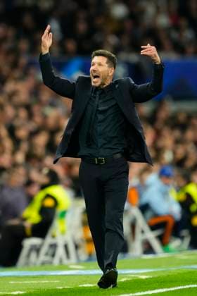Real Madrid C.F. v Atletico de Madrid - UEFA Champions League 2024 25 Round of 16 First Leg Diego Pablo Cholo Simeone head coach of Atletico de Madrid reacts during the UEFA Champions League 2024 25 UEFA Champions League 2024 25 Round of 16 first leg match between Real Madrid C.F. and Atletico de Madrid at Estadio Santiago Bernabeu on March 4, 2025 in Madrid, Spain. Madrid Spain  Copyright: xJosexBretonx originalFilename:bretonhernandez-realmadr250304_npZCc.jpg