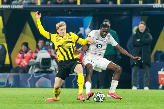 UEFA Champions League, Borussia Dortmund - LOSC Lille; 04.03.2025 Zweikampf Daniel Jonathan Svensson (Borussia Dortmund, 24), Ngal’Ayel Mukau (LOSC Lille, 17) UEFA Champions League Achtelfinale Hinspiel, Borussia Dortmund - LOSC Lille; Dortmund, SIGNAL IDUNA PARK am 04.03.2025 Copyright: xBEAUTIFULxSPORTS Wunderlx