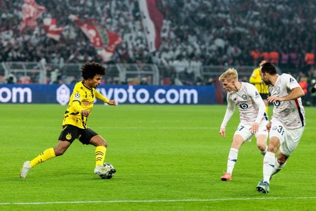 UEFA Champions League, Borussia Dortmund - LOSC Lille; 04.03.2025 Zweikampf Karim Adeyemi (Borussia Dortmund, 27), Hakon Arnar Haraldsson (LOSC Lille, 7), Ismaily (LOSC Lille, 31) UEFA Champions League Achtelfinale Hinspiel, Borussia Dortmund - LOSC Lille; Dortmund, SIGNAL IDUNA PARK am 04.03.2025 Copyright: xBEAUTIFULxSPORTS Wunderlx