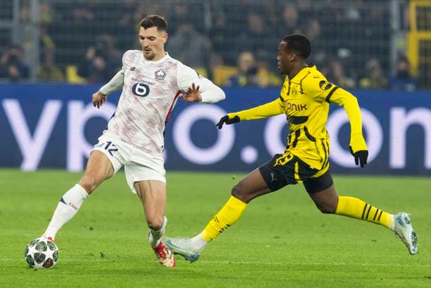 UEFA Champions League, Borussia Dortmund - LOSC Lille; 04.03.2025 Thomas Meunier (LOSC Lille, 12), Jamie Gittens (Borussia Dortmund, 43). UEFA Champions League, Borussia Dortmund - LOSC Lille, Hinspiel Achtelfinale, am 04.03.2025, Signal-Iduna Park, Dortmund Copyright: xBEAUTIFULxSPORTS Meuselx