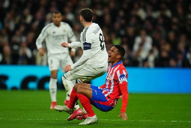 ESP: Real Madrid v Atletico de Madrid. UEFA Champions League match. Round of 16. Fist Leg. Samuel Lino of Atletico de Madrid during the UEFA Champions League match, Round of 16, first leg, between Real Madrid and Atletico de Madrid played at Santiago Bernabeu Stadium on March 4, 2025 in Madrid Spain. kpng Copyright: xBaguxBlancox xPRESSINPHOTOx PS_250304_UCL_RMA_ATL_020