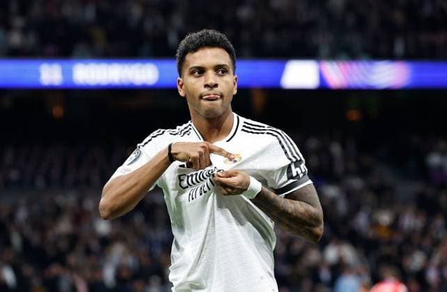 Rodrygo of Real Madrid celebrates scoring the opening goal Real Madrid v Atletico Madrid , UEFA Champions League, Round of 16, First Leg, Football, Santiago Bernabeu, Madrid, Spain - 04 Mar 2025 EDITORIAL USE ONLY No use with unauthorised audio, video, data, fixture lists, club league logos or live services. Online in-match use limited to 120 images, no video emulation. No use in betting, games or single club league player publications. Copyright: xRubenxAlbarran Shutterstockx 15178301ar