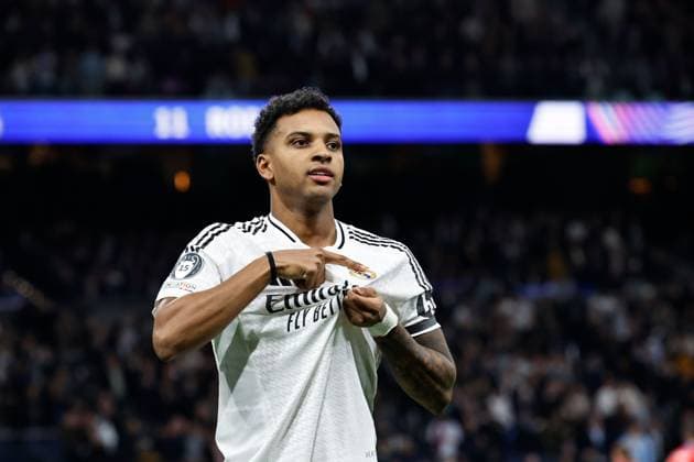 Rodrygo of Real Madrid celebrates scoring the opening goal Real Madrid v Atletico Madrid , UEFA Champions League, Round of 16, First Leg, Football, Santiago Bernabeu, Madrid, Spain - 04 Mar 2025 EDITORIAL USE ONLY No use with unauthorised audio, video, data, fixture lists, club league logos or live services. Online in-match use limited to 120 images, no video emulation. No use in betting, games or single club league player publications. Copyright: xRubenxAlbarran Shutterstockx 15178301av