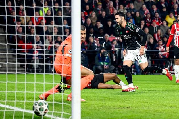 EINDHOVEN, 04-03-2025, Philips Stadium, UEFA Champions League season 2024 25, match between PSV and Arsenal, Arsenal player Mikel Merino scores the goal during the match PSV - Arsenal PSV - Arsenal  x28168750x Copyright: