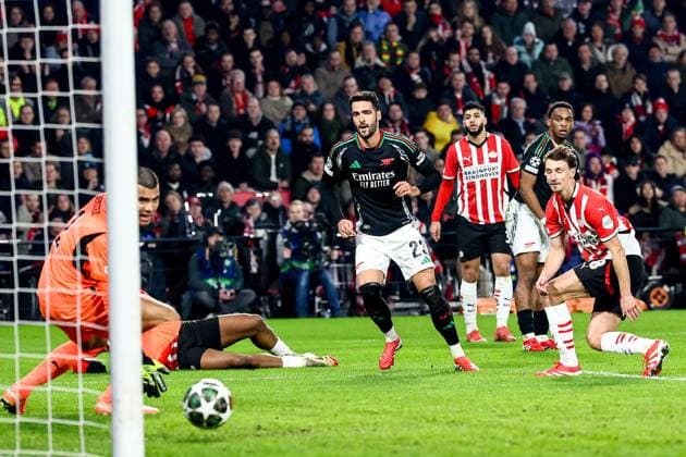 EINDHOVEN, 04-03-2025, Philips Stadium, UEFA Champions League season 2024 25, match between PSV and Arsenal, Arsenal player Mikel Merino scores the goal during the match PSV - Arsenal PSV - Arsenal  x28168754x Copyright:
