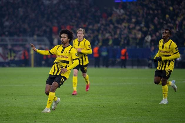 04.03.2025, Fussball UEFA Champions League 2024 2025, Achtelfinale, Borussia Dortmund - Lille OSC, im Signal-Iduna-Park, Karim Adeyemi (Borussia Dortmund) freut sich über das Tor zum 1:0, Jamie Gittens (Borussia Dortmund)