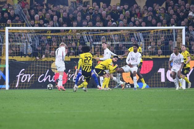Fußball Champions League Achtelfinale Borussia Dortmund - Lille OSC am 04.03.2025 im Signal Iduna Park in Dortmund Torschuss Tor zum 1:0 durch Karim Adeyemi ( Dortmund )