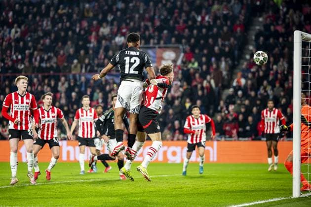 EINDHOVEN - JurrioÂ«n Timber of Arsenal FC scores the 0-1 during the UEFA Champions league match between PSV Eindhoven and Arsenal FC at Phillips Stadium on March 4, 2025 in Eindhoven, Netherlands. ANP ROBIN VAN LONKHUIJSEN UEFA Champions League 2024 25 Round of 16 First leg 2024 25 xVIxANPxSportx xxANPxIVx 521567564 originalFilename: 521567564.jpg