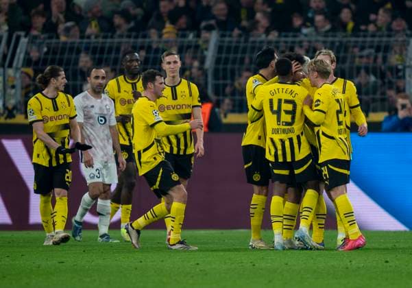 Jubel bei Borussia Dortmund, im Hintergrund Ismaily (OSC Lille, 31) Enttaeuschung Borussia Dortmund vs. OSC Lille, Fussball, UEFA Champions League, Round of 16, Saison 2024 2025, 04.03.2025 DFL regulations prohibit any use of photographs as image sequences and or quasi-video. Copyright: HMBxMedia xMarcoxBader