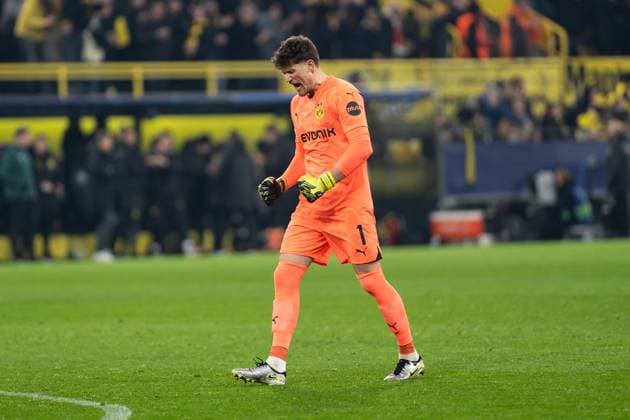GER, UEFA Champions League, Borussia Dortmund vs OSC Lille 04.03.2025, Signal Iduna Park, Dortmund, GER, UEFA Champions League, Borussia Dortmund vs OSC Lille Im Bild: Torjubel Jubel ueber das Tor zum 1:0 durch Karim Adeyemi (BV Borussia Dortmund, 27) Gregor Kobel (BV Borussia Dortmund, 1) jubelt mit Faust, Gestik, Mimik, Emotionen, schreit,