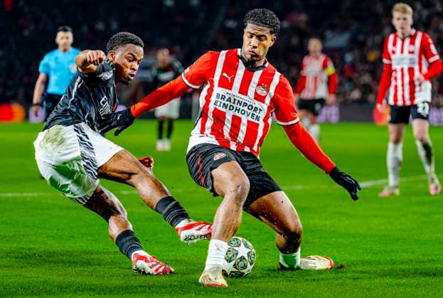 Arsenal defender Jurrien Timber, PSV Eindhoven midfielder Ismael Saibari during the match PSV - Arsenal at the Philips stadium for the UEFA Champions League- Round of 16 - 1st leg season 2024-2025 in EINDHOVEN, Netherlands on 4 march 2025, (photo by Marcel van Dorst EYE4images DeFodi Images)