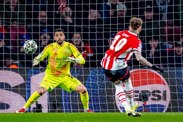 PSV Eindhoven forwarder Noa Lang scores the 1-3 during the match PSV - Arsenal at the Philips stadium for the UEFA Champions League- Round of 16 - 1st leg season 2024-2025 in EINDHOVEN, Netherlands on 4 march 2025, (photo by Marcel van Dorst EYE4images DeFodi Images)