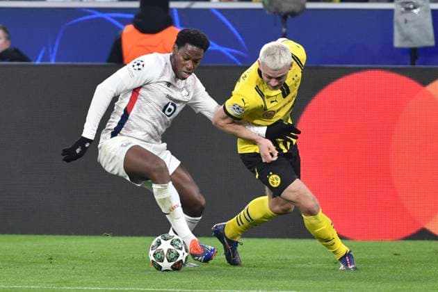v. li. im Zweikampf Jonathan David (Lille OSC 9) Julian Ryerson (Dortmund 26) 04.03.2025 Fussball, Champions League, Borussia Dortmund vs Lille OSC, Signal Iduna Park, Dortmund,