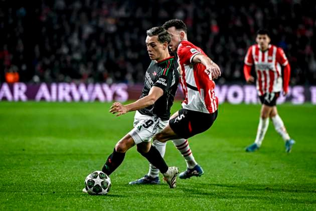 Arsenal midfielder Leandro Trossard, PSV midfielder Ivan Perisic , during the match PSV - Arsenal at the Philips stadium for the UEFA Champions League- Round of 16 - 1st leg season 2024-2025 in EINDHOVEN, Netherlands on 4 march 2025, (photo by Stefan Koops EYE4images DeFodi Images)