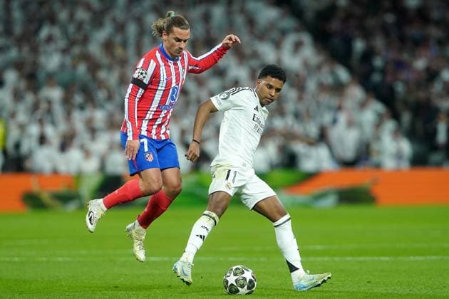Real Madrid CF s Rodrygo Goes (r) and Atletico de Madrid s Antoine Griezmann during Champions League 2024 2025 Round of 16 1st leg match. March 4,2025. (20250304204)