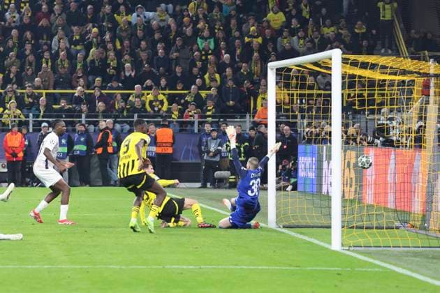 Foot Dortmund - Lille - PHOTOPQR VOIX DU NORD Thierry Thorel ; 04 03 2025 ; Dortmound, le 4 mars 2025 - Match aller de l UEFA Champions League Huitieme de Finale entre le BVB 09 et le LOSC , au Signal Iduna Park - Photo : Thierry Thorel La Voix du Nord Dortmound, 4 March 2025 - First leg of the UEFA Champions League Round of 16 match between BVB 09 and LOSC at Signal Iduna Park Westphalie France  Copyright: xPHOTOPQR VOIXxDUxNORD MAXPPPxThierryxThorelx 20250304VDN9821 20250304VDN9821