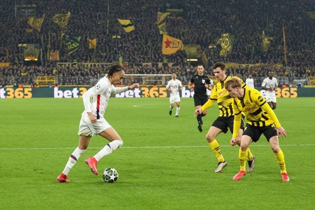Ethan Mbappe (LOSC Lille, 29) und Daniel Svensson (Borussia Dortmund, 24) GER, Borussia Dortmund gegen LOSC Lille, Fussball, Champions League, Achtelfinale, Spielzeit 2024 2025, 04.03.2025 GER, Borussia Dortmund gegen LOSC Lille, Fussball, Champions League, Achtelfinale, Spielzeit 2024 2025, 04.03.2025 Dortmund Copyright: xEibner-Pressefoto FrankxZeisingx EP_FZG