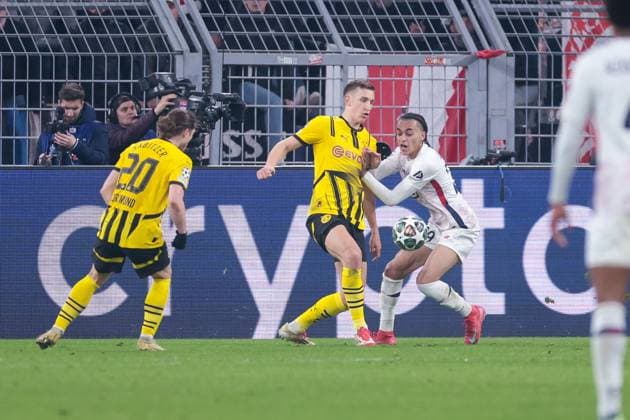 04.03.2025, UEFA Champions League, Achtelfinale, Borussia Dortmund - Lille OSC, v. l. Nico Schlotterbeck (Borussia Dortmund), Ethan Mbappe (LOSC Lille), Dortmund Signal Iduna Park NRW Deutschland xRHR-FOTO DEx Copyright: DennisxEwert RHR-FOTOx RHR-FOTO DE