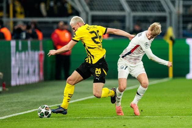 UEFA Champions League, Borussia Dortmund - LOSC Lille; 04.03.2025 Zweikampf Julian Ryerson (Borussia Dortmund, 26), Hakon Arnar Haraldsson (LOSC Lille, 7) UEFA Champions League Achtelfinale Hinspiel, Borussia Dortmund - LOSC Lille; Dortmund, SIGNAL IDUNA PARK am 04.03.2025 Copyright: xBEAUTIFULxSPORTS Wunderlx