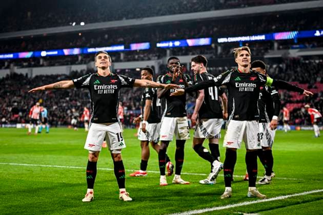 Arsenal midfielder Leandro Trossard, Arsenal midfielder Martin Odegaard celebrating the goal 1-5, during the match PSV - Arsenal at the Philips stadium for the UEFA Champions League- Round of 16 - 1st leg season 2024-2025 in EINDHOVEN, Netherlands on 4 march 2025, (photo by Stefan Koops EYE4images DeFodi Images)