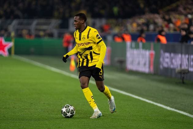 GER, UEFA Champions League, Borussia Dortmund vs OSC Lille 04.03.2025, Signal Iduna Park, Dortmund, GER, UEFA Champions League, Borussia Dortmund vs OSC Lille Im Bild: Jamie Bynoe-Gittens (BV Borussia Dortmund, 43) Einzelaktion; Ganzkörper Ganzkoerper ; Ball am Fuss;