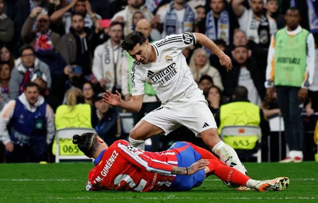 Brahim Diaz of Real Madrid wrongfoots Josà Gimà nez of Atletico Madrid before scoring a goal to make it 2-1 Real Madrid v Atletico Madrid , UEFA Champions League, Round of 16, First Leg, Football, Santiago Bernabeu, Madrid, Spain - 04 Mar 2025 EDITORIAL USE ONLY No use with unauthorised audio, video, data, fixture lists, club league logos or live services. Online in-match use limited to 120 images, no video emulation. No use in betting, games or single club league player publications. Copyright: xRubenxAlbarran Shutterstockx 15178301da