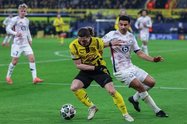 Fußball Champions League Achtelfinale Borussia Dortmund - Lille OSC am 04.03.2025 im Signal Iduna Park in Dortmund Marcel Sabitzer ( Dortmund ), links - Benjamin Andre ( Lille ), rechts