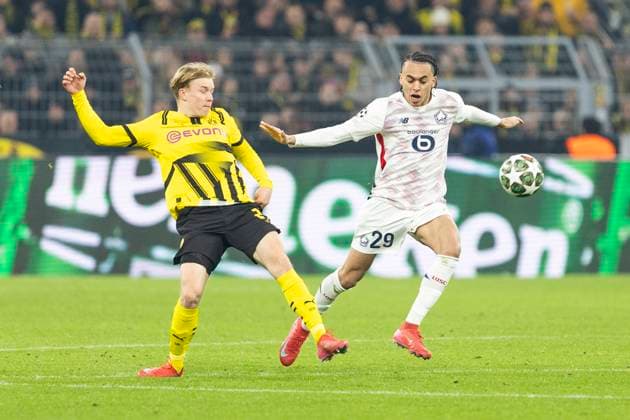 UEFA Champions League, Borussia Dortmund - LOSC Lille; 04.03.2025 Daniel Svensson (Borussia Dortmund, 24), Ethan Mbappe (LOSC Lille, 29). UEFA Champions League, Borussia Dortmund - LOSC Lille, Hinspiel Achtelfinale, am 04.03.2025, Signal-Iduna Park, Dortmund Copyright: xBEAUTIFULxSPORTS Meuselx