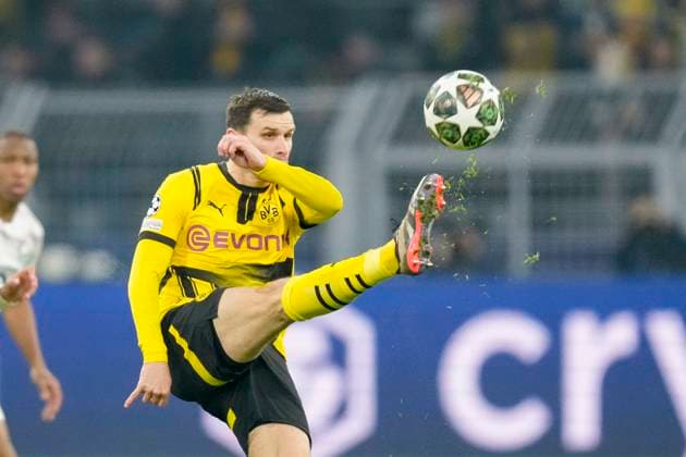 Pascal Groß (Borussia Dortmund) controls the ball during the UEFA Champions League 2024 25 Round of 16 First Leg match between Borussia Dortmund and LOSC Lille at Signal Iduna Park on March 4, 2025 in Dortmund, Germany.