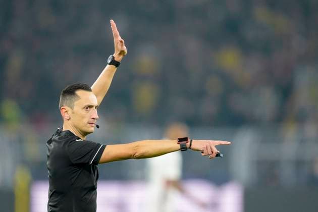 Schiedsrichter Jose Maria Sanchez Martinez gestures during the UEFA Champions League 2024 25 Round of 16 First Leg match between Borussia Dortmund and LOSC Lille at Signal Iduna Park on March 4, 2025 in Dortmund, Germany.