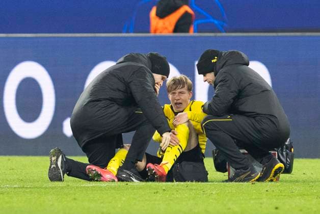 UEFA Champions League, Borussia Dortmund - LOSC Lille; 04.03.2025 Daniel Svensson (Borussia Dortmund, 24) muss behandelt werden. UEFA Champions League, Borussia Dortmund - LOSC Lille, Hinspiel Achtelfinale, am 04.03.2025, Signal-Iduna Park, Dortmund Copyright: xBEAUTIFULxSPORTS Meuselx