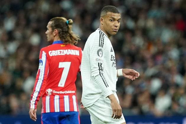 Real Madrid CF s Kylian Mbappe (r) and Atletico de Madrid s Antoine Griezmann during Champions League 2024 2025 Round of 16 1st leg match. March 4,2025. (20250304257)