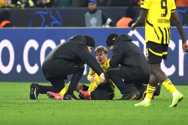Daniel Svensson (Borussia Dortmund) injured during the UEFA Champions League 2024 25 Round of 16 First Leg match between Borussia Dortmund and LOSC Lille at Signal Iduna Park on March 4, 2025 in Dortmund, Germany. (Photo by Ralf Treese DeFodi Images)
