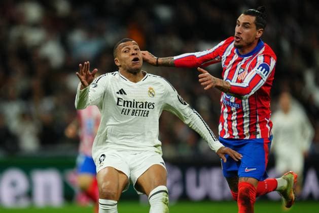 ESP: Real Madrid v Atletico de Madrid. UEFA Champions League match. Round of 16. Fist Leg. Kylian Mbappe of Real Madrid and Jose Maria Gimenez of Atletico de Madrid during the UEFA Champions League match, Round of 16, first leg, between Real Madrid and Atletico de Madrid played at Santiago Bernabeu Stadium on March 4, 2025 in Madrid Spain. kpng Copyright: xBaguxBlancox xPRESSINPHOTOx PS_250304_UCL_RMA_ATL_059