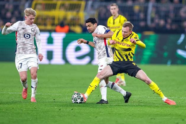 04.03.2025, Fußball, UEFA Champions League, Borussia Dortmund - OSC Lille, Signal Iduna Park, Runde der 16, Saison 2024 2025: Benjamin Andre (LOSC Lille 21) im Zweikampf gegen Maximilian Beier (BVB 14) Nordrhein-Westfalen Deutschland