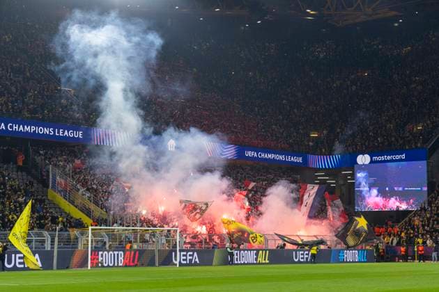 UEFA Champions League, Borussia Dortmund - LOSC Lille; 04.03.2025 Die Fans aus Lille zünden Pyrotechnik. UEFA Champions League, Borussia Dortmund - LOSC Lille, Hinspiel Achtelfinale, am 04.03.2025, Signal-Iduna Park, Dortmund Copyright: xBEAUTIFULxSPORTS Meuselx