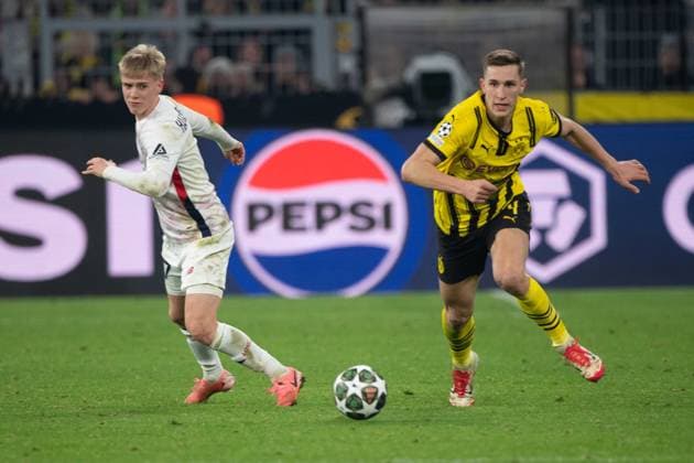 Nico SCHLOTTERBECK (DO) gegen Hakon HARALDSSON (LOSC) Aktion, Zweikampf, Fussball Champions League, Achtelfinale, Round of 16, Borussia Dortmund (DO) - OSC Lille (LOSC) 1-1 am 04.03.2025 in Dortmund Deutschland. UEFA regulations prohibit any use of photographs as image sequences and or quasi-video Â