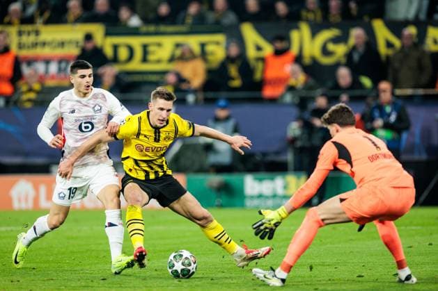 UEFA Champions League, Borussia Dortmund - LOSC Lille; 04.03.2025 Zweikampf Matias Fernandez-Pardo (LOSC Lille, 19), Nico Schlotterbeck (Borussia Dortmund, 4), Gregor Kobel (Borussia Dortmund, 1) UEFA Champions League Achtelfinale Hinspiel, Borussia Dortmund - LOSC Lille; Dortmund, SIGNAL IDUNA PARK am 04.03.2025 Copyright: xBEAUTIFULxSPORTS Wunderlx