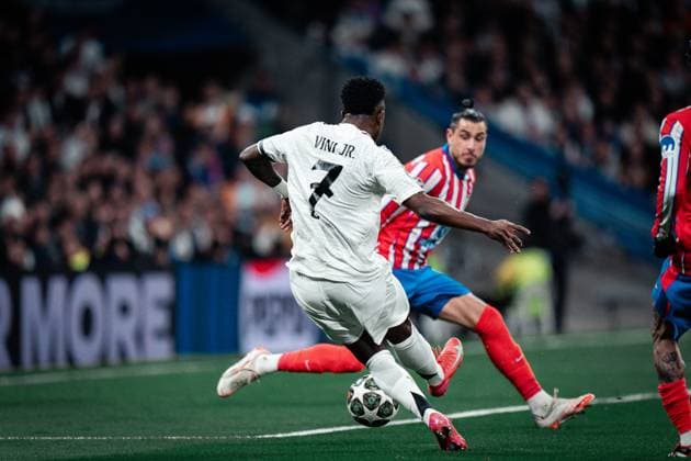 Real Madrid CF v Atletico de Madrid - UEFA Champions League MADRID, SPAIN, MARCH 4: Vinicius Junior of Real Madrid CF during the 1st leg UEFA Champions League round of 16 between Real Madrid CF and Atletico de Madrid at Estadio Santiago Bernabeu on March 4, 2025 in Madrid, Spain. Madrid Estadio Santiago Bernabeu Madrid Spain Copyright: xAlexxPerezx RealMadridAtleticoUCL4March354