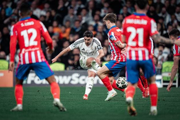 Real Madrid CF v Atletico de Madrid - UEFA Champions League MADRID, SPAIN, MARCH 4: Brahim Diaz of Real Madrid CF shoots before scoring his goal during the 1st leg UEFA Champions League round of 16 between Real Madrid CF and Atletico de Madrid at Estadio Santiago Bernabeu on March 4, 2025 in Madrid, Spain. Madrid Estadio Santiago Bernabeu Madrid Spain Copyright: xAlexxPerezx RealMadridAtleticoUCL4March365